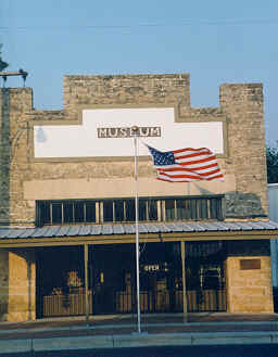 museum.bmp (283542 bytes)